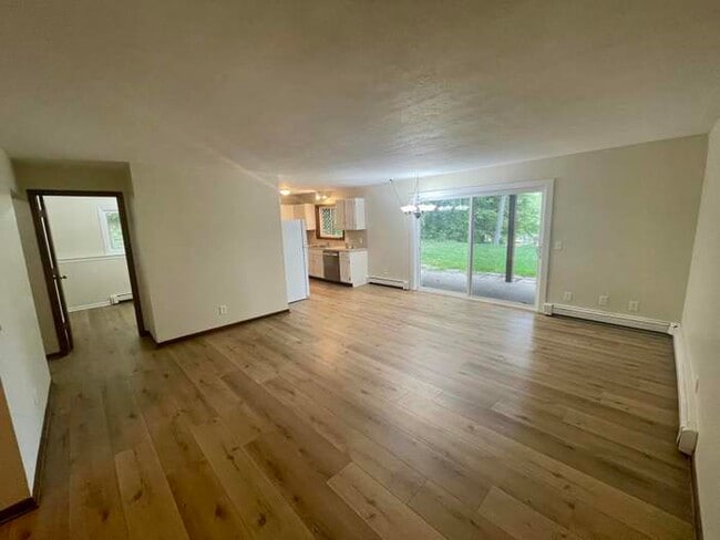 Building Photo - 6495 Bella Vista Dr NE