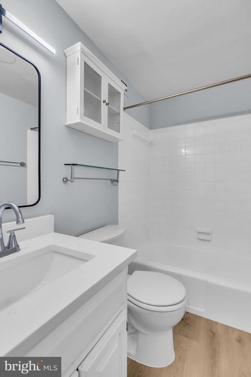 Building Photo - 3245 Rio Dr