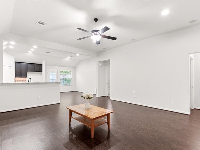 Building Photo - 23827 Pennington Hills Dr