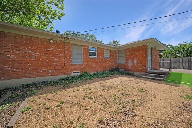 Building Photo - 302 Easton Rd