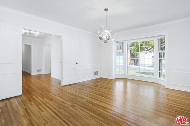 Building Photo - 2675 Glendower Ave