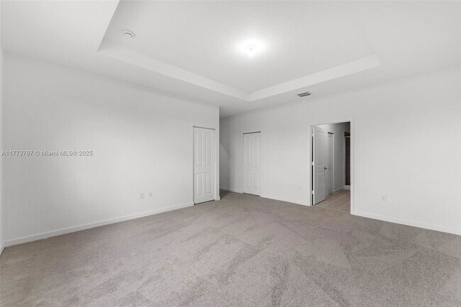 Building Photo - 2700 SE 23rd Ave