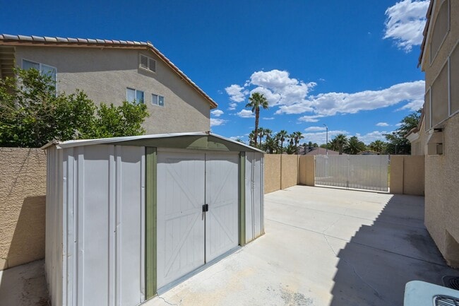 Building Photo - SE!! 4 Bedrooms!! Single Story!! NO HOA!! 3 Car Garage!!! Pool!!! Spa!!! RV Parking!!! Low mainte...