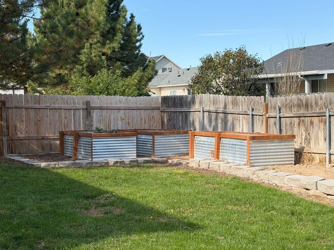 Building Photo - Great 4 bed 2 bath home with RV parking in...