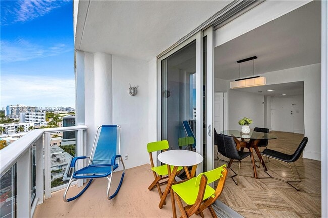 Building Photo - 900 Bay Dr