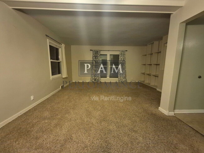 Building Photo - 1123 W Kendall Ave