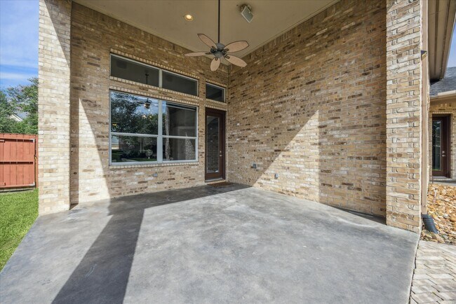 Building Photo - 5826 Santa Fe Springs Dr