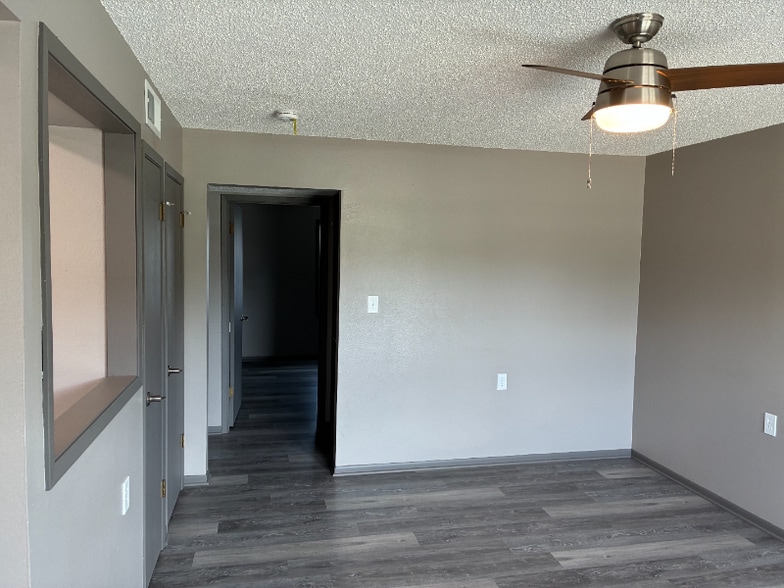 Building Photo - 501 S Cedar St