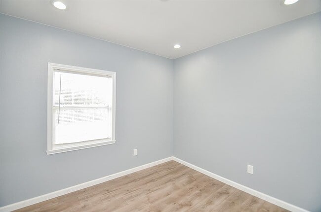 Building Photo - 2706 Sledge St