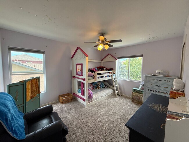 Building Photo - 6 Bed 4 Bath Home with 3000+ SQFT in Stetson Hills!!!