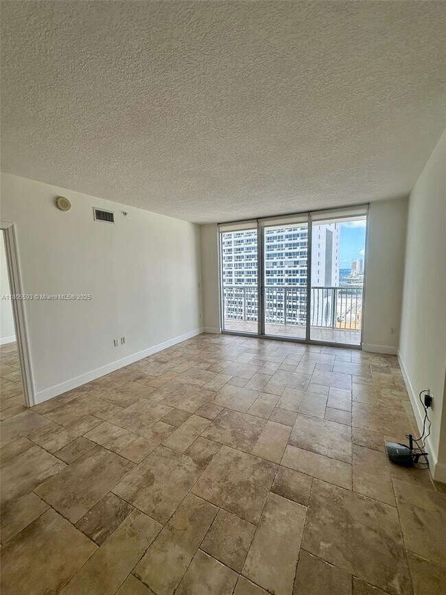 Building Photo - 1750 N Bayshore Dr