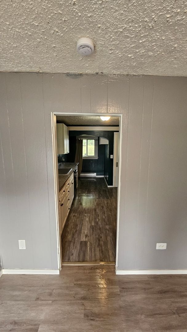 Building Photo - Cute 2-bed house,  Pet Friendly, Central location!