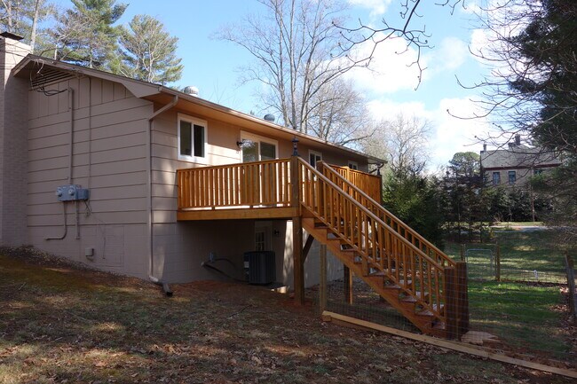 Building Photo - 62 Cherry St