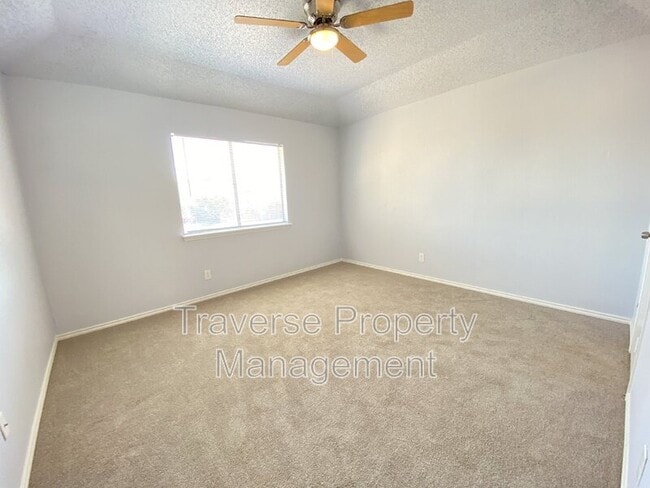 Building Photo - 2618 Isbella Dr