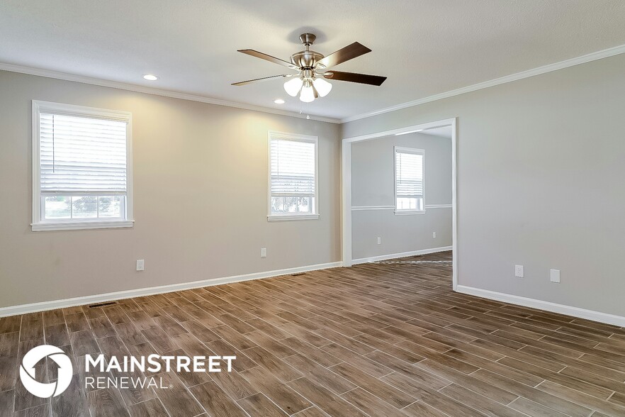 Building Photo - 3613 Cove Dr