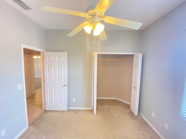 Building Photo - Beautiful 2/2 Condo in North Shore at Lake...