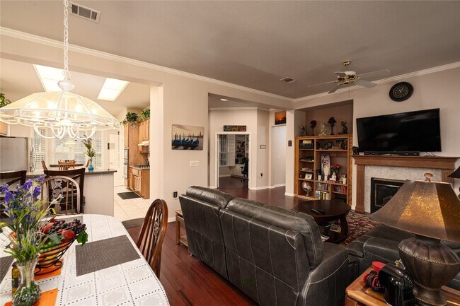 Building Photo - 107 Yaupon Ln