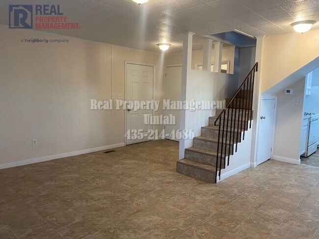 Building Photo - Cute 3 Bedroom 1 Bathroom Apartment