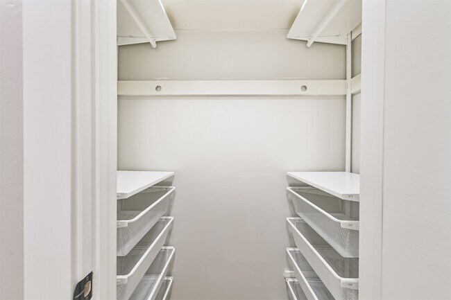 Building Photo - 6205 S Rice Ave