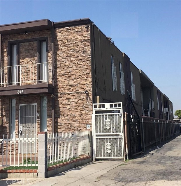 Building Photo - 815 N Rose Ave