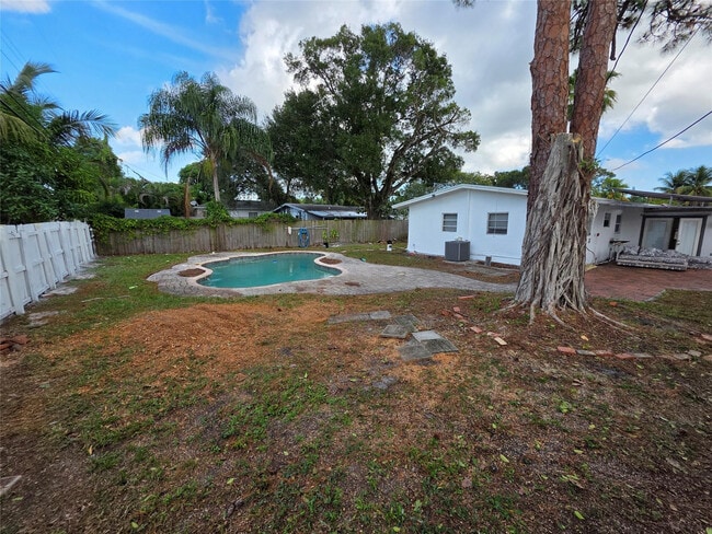 Building Photo - 341 Delaware Ave