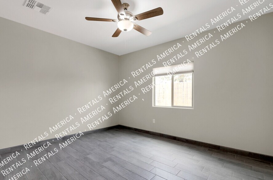 Building Photo - 820 E 35th St