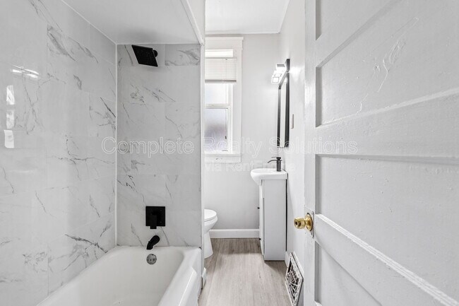 Building Photo - 4222 S 38th St