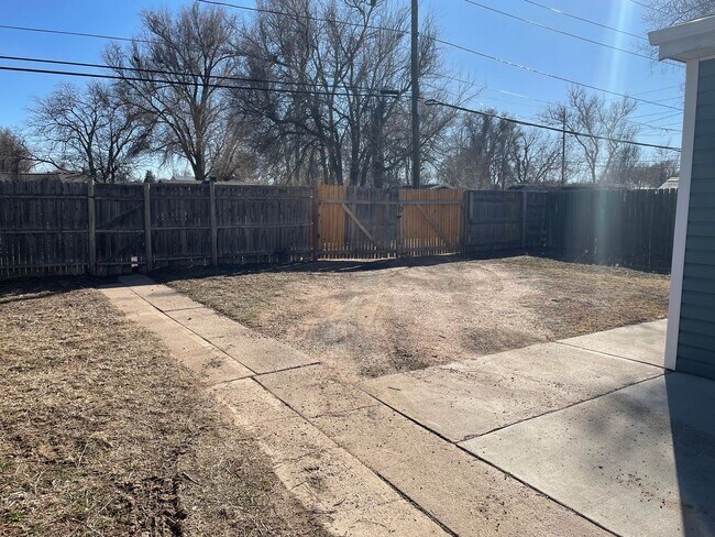 Building Photo - Adorable 2 Bedroom, 1 Bathroom Home with Huge Fully fenced Yard and detached garage, Move-In Ready!