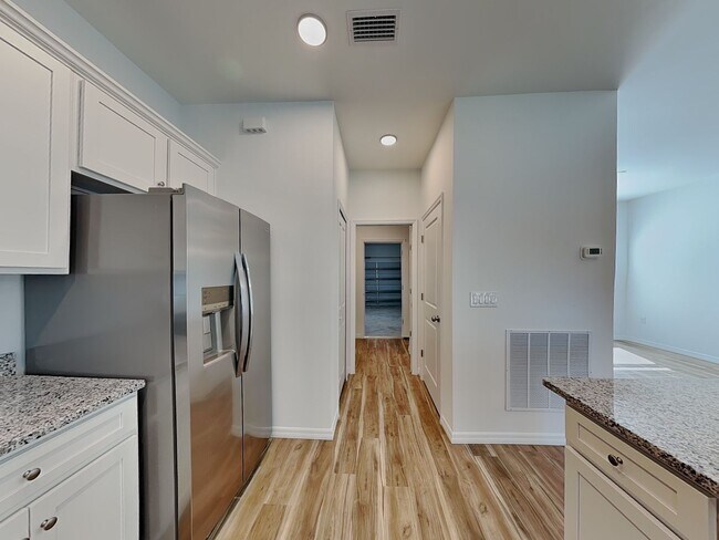 Building Photo - 5281 Gillot Blvd