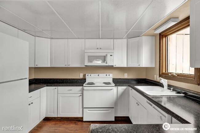 Building Photo - 8807 Washburn St