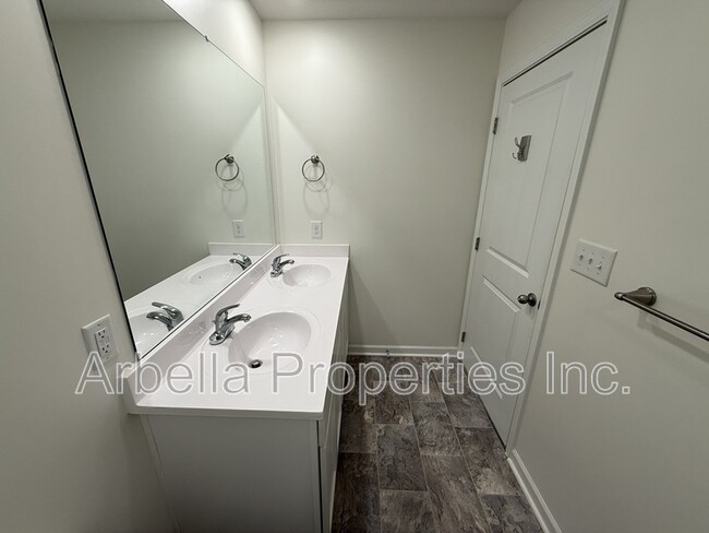 Building Photo - 30 Moon Rock Ct