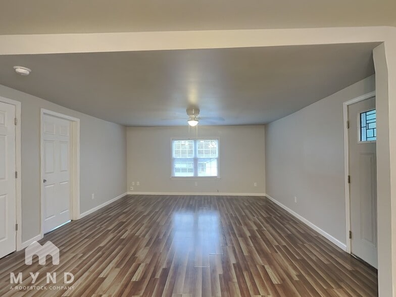 Building Photo - 710 Bluebird Dr SE
