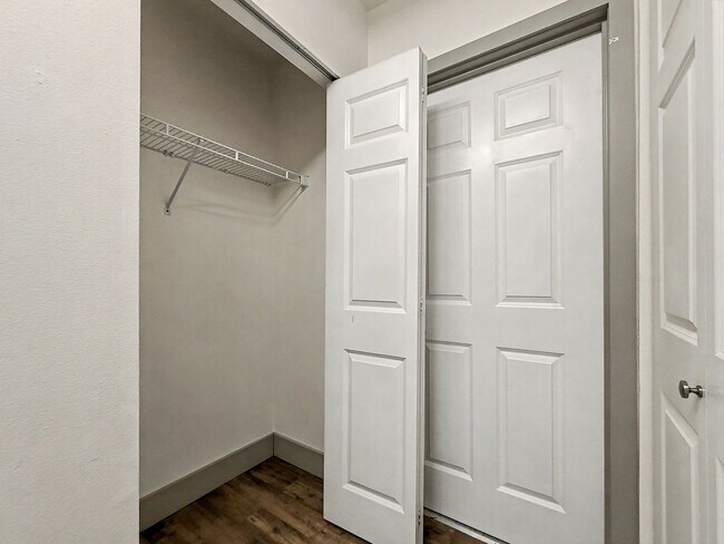 Building Photo - Beautiful Queen Anne Condo with Puget Sound Views & Secure Parking!