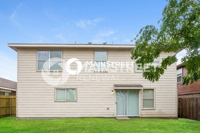 Building Photo - 4 Bedroom Pet-Friendly Home in Fort Worth, TX with Main Street Renewal