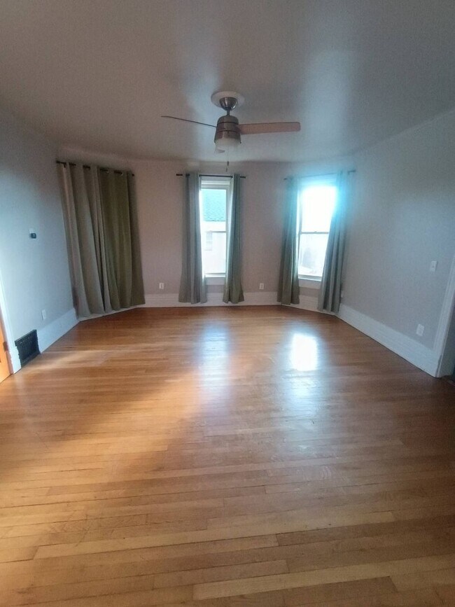 Building Photo - 2035-2037 N Buffum St