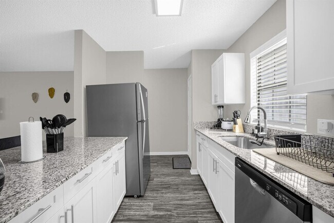 Building Photo - 13915 Heritage Club Dr