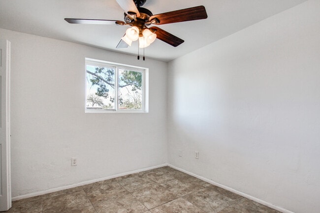 Building Photo - FOR RENT