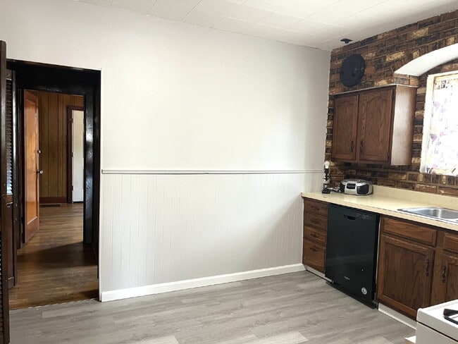 Building Photo - Spacious St. Louis Home for Rent | Convenient Location