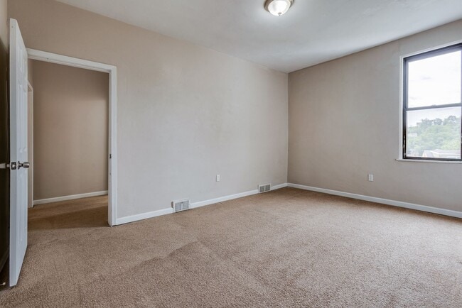 Building Photo - 1922 Shamokin St