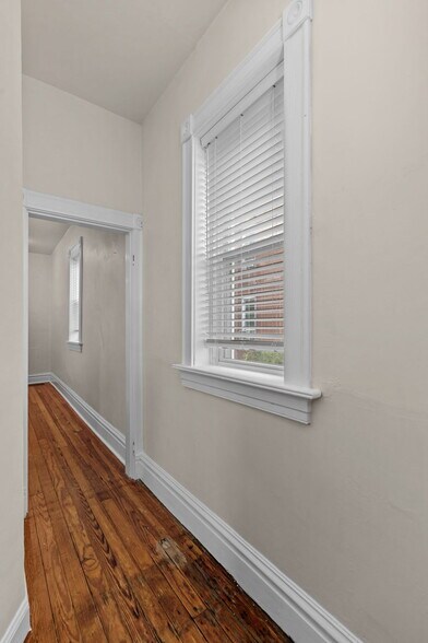 Building Photo - 3432 Iowa Ave