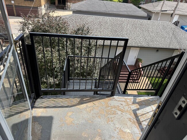 Building Photo - 6226 Northwood Ave