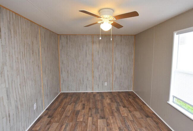 Building Photo - 2360 Tuna Ln