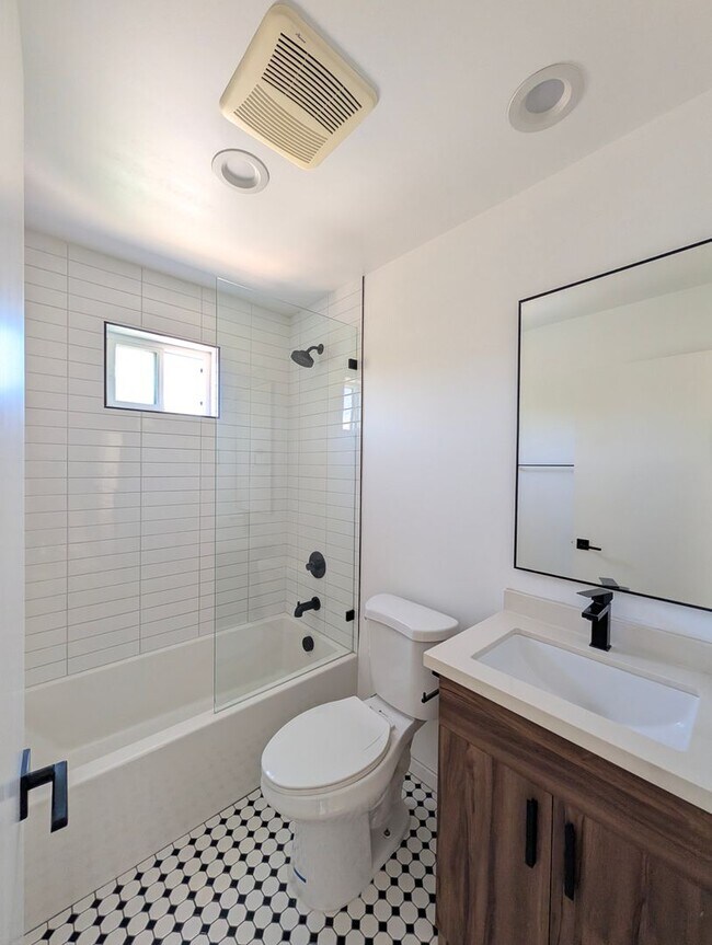 Building Photo - 4260 Laurel Canyon Blvd