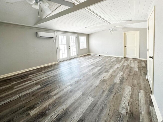 Building Photo - 323 Texas St