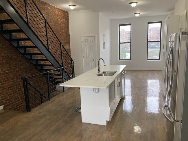 Building Photo - 460 E 134th St
