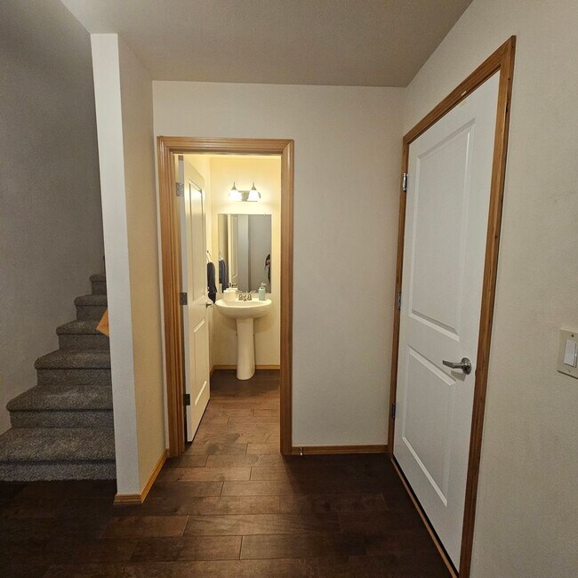 Building Photo - Spacious Poulsbo Home with Modern Comfort and a Prime Location