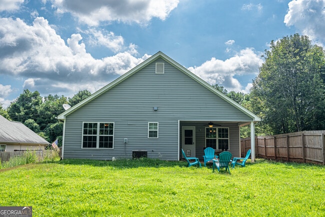 Building Photo - 18 Larkspur Ln SE