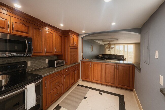 Building Photo - 511 Bayshore Dr