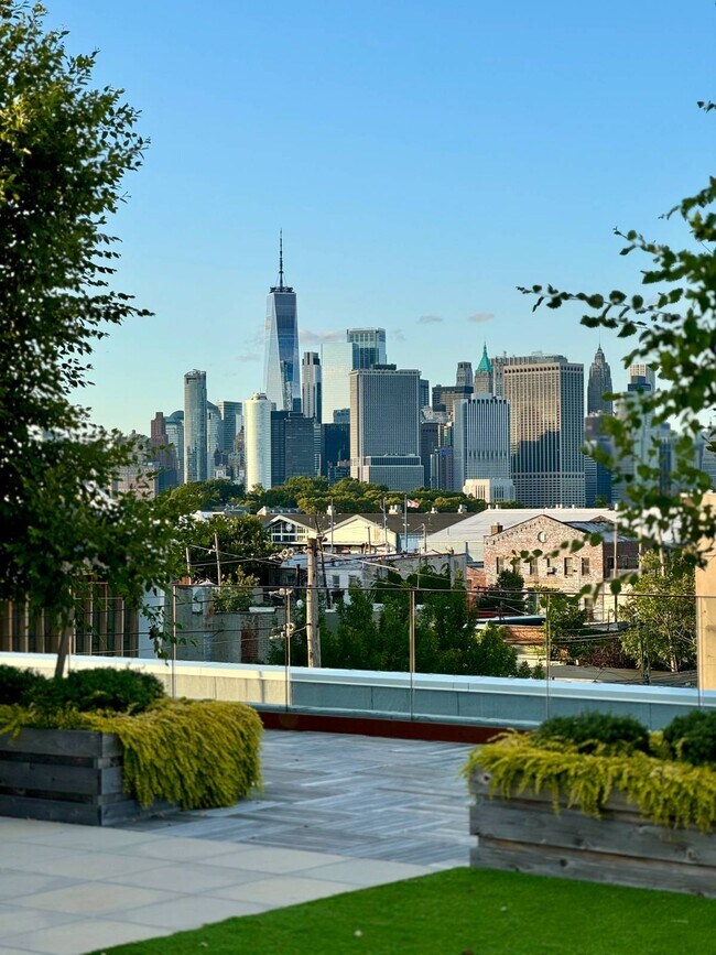 Building Photo - 189 Conover St