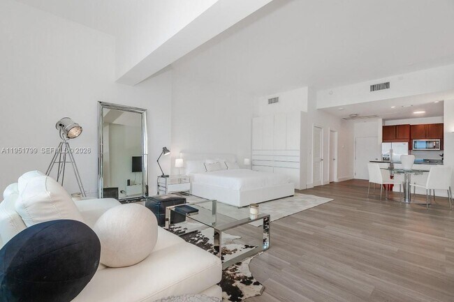 Building Photo - 2301 Collins Ave